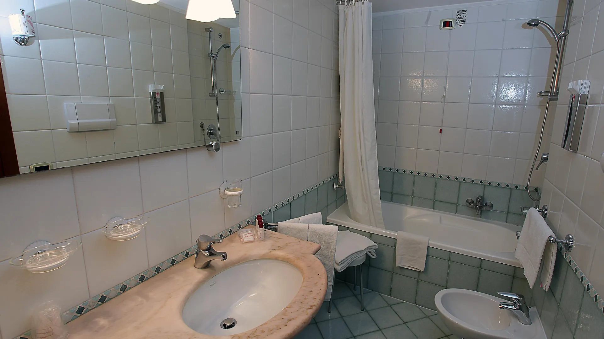 ונציה Hotel San Moise 3*,