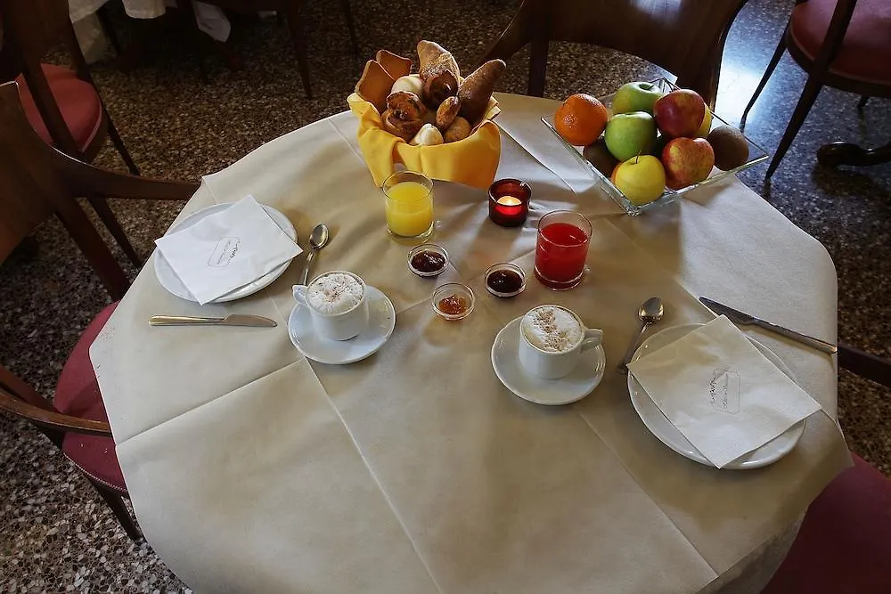 ונציה Hotel San Moise 3*,  איטליה