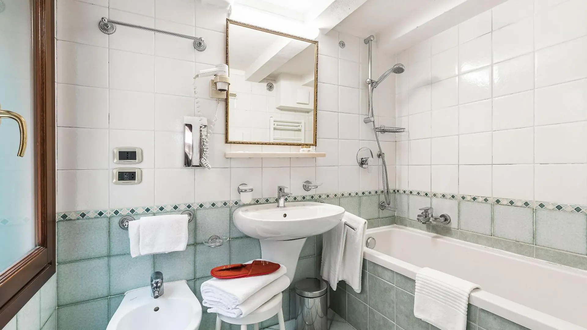 ונציה Hotel San Moise 3*,