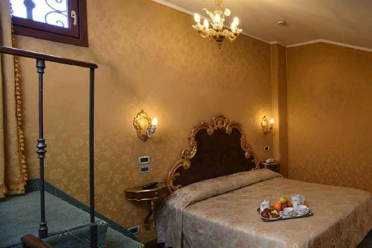 ***  ונציה Hotel San Moise איטליה